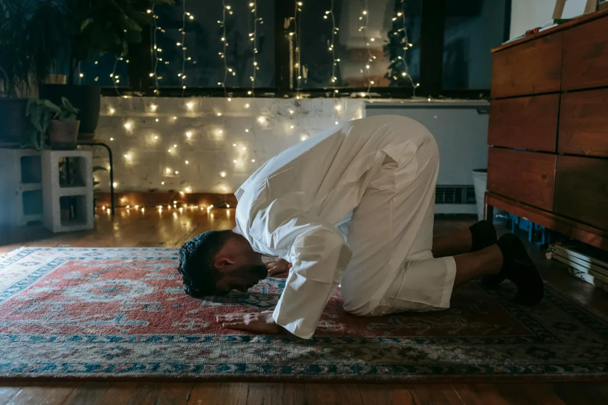 Best Muslim Prayer Mats for Every Need (2026 Buyer’s Guide)