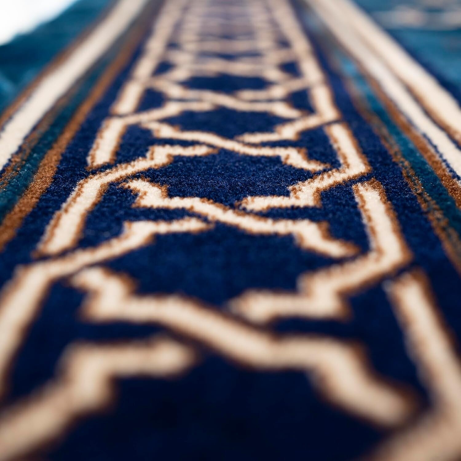 Close-up of Modefa extra large prayer mat showing high-quality Turkish velvet texture